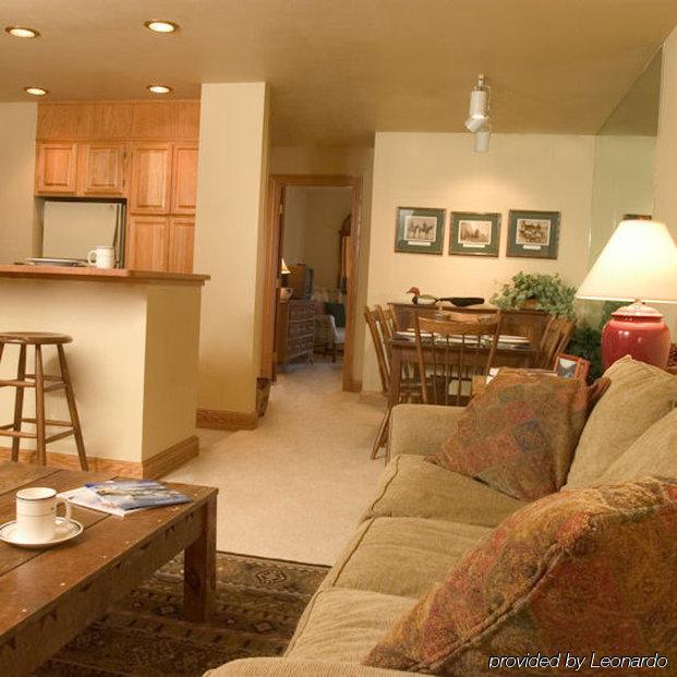 Cimarron Lodge Telluride Room photo