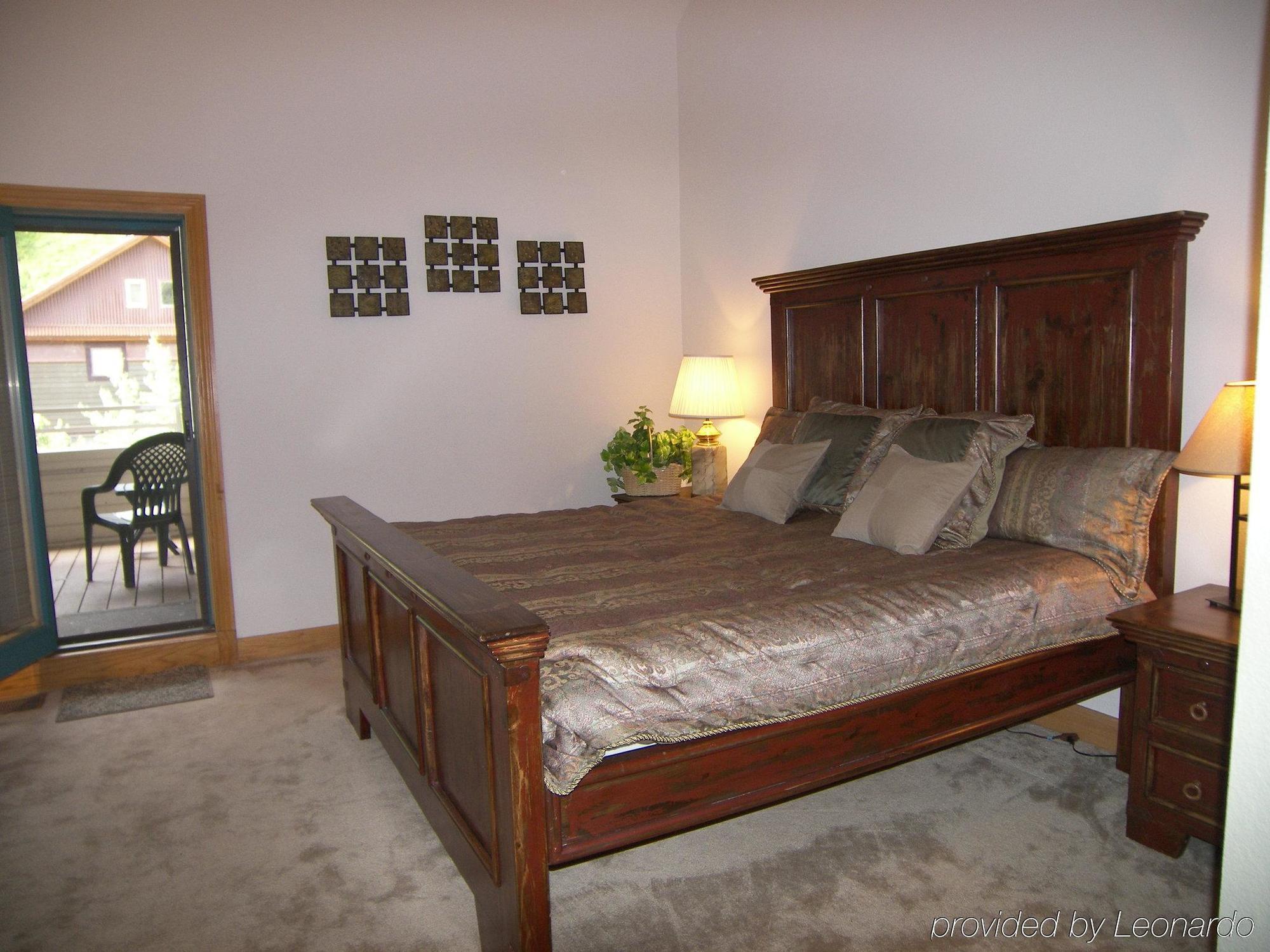 Cimarron Lodge Telluride Room photo